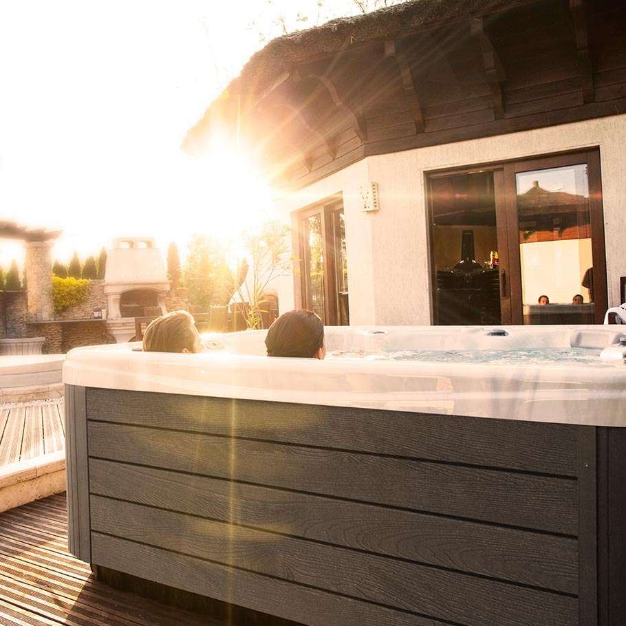 Chicago Hot Tub, 7-People, 50 Hydrotherapy Jets,WM00763