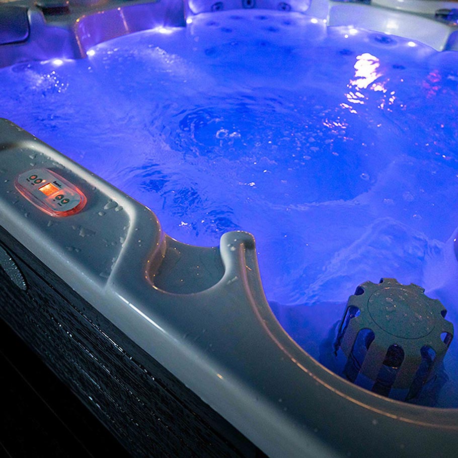Jersey Hot Tub, 5 Standard Seats and 1 Lounge Seat, 46 Massage Jets, WM00762