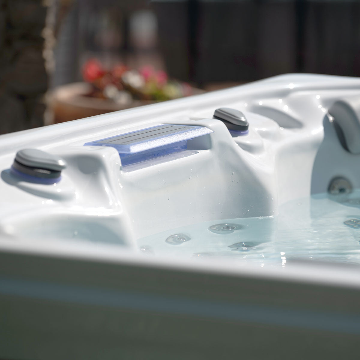 Dallas Hot Tub, 6-seater, 82 Hydrotherapy Jets, WM00795