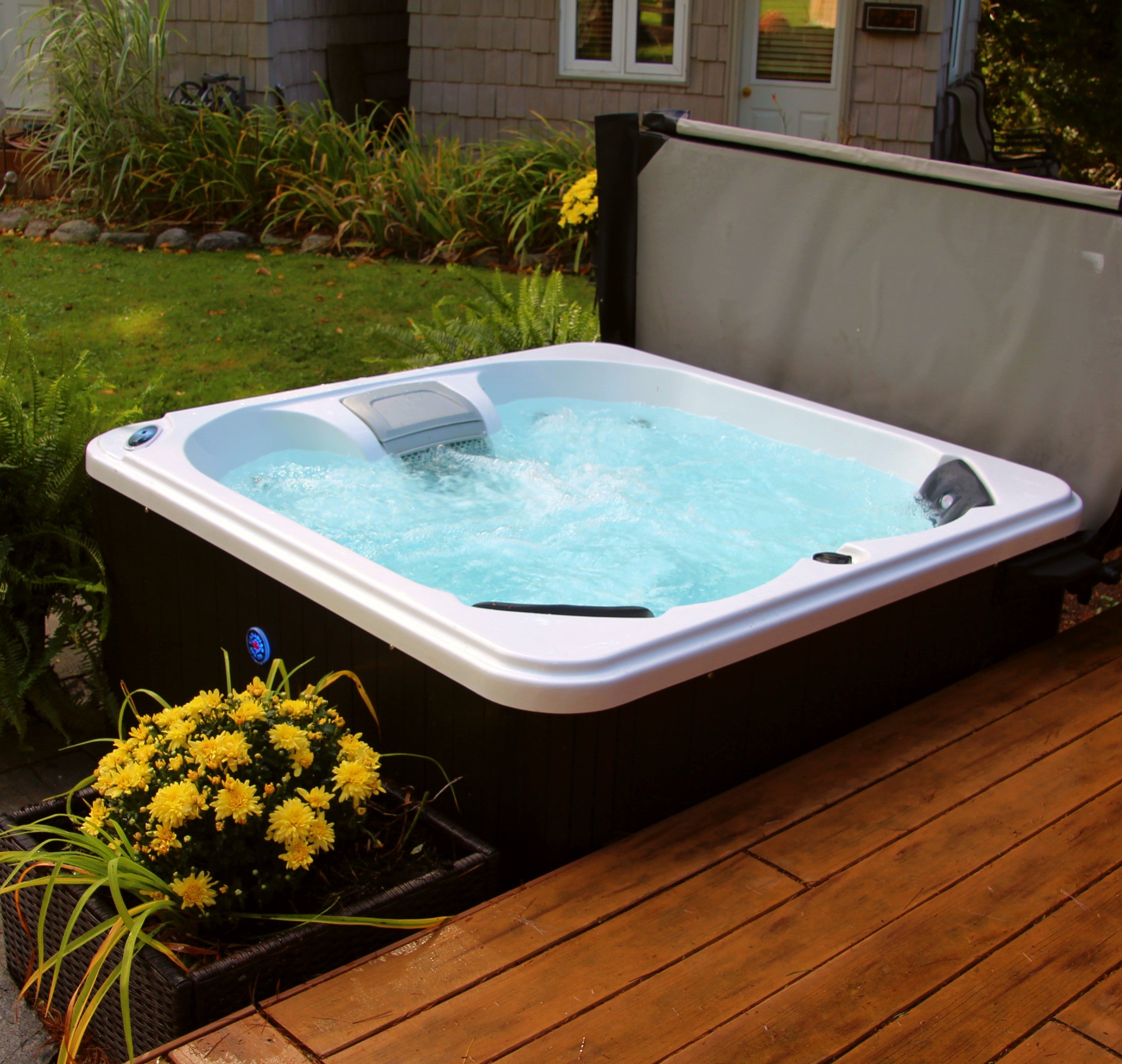 Saskatoon Hot Tub, 4-Person, 12 Adjustable Hydrotherapy Jets, KH-10084, 847028000298